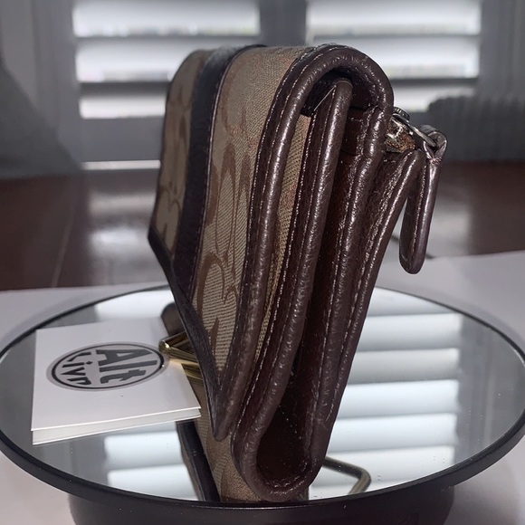 EUC Vintage Coach Wallet - Picture 4 of 7